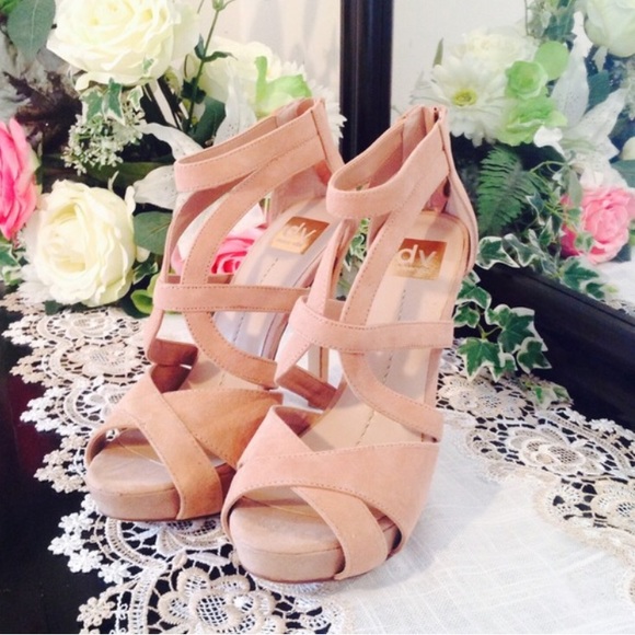 🎉Host Pick🎉 Beautiful nude strappy sandal - Picture 7 of 8